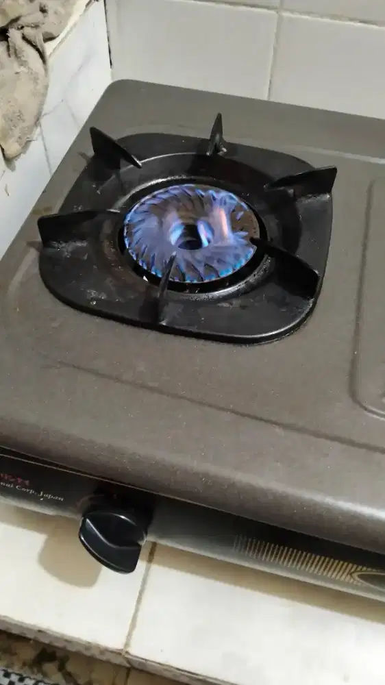 Kompor dapur merek Rinnai
Type RI-712 BGX

Kondisi normal nyala
