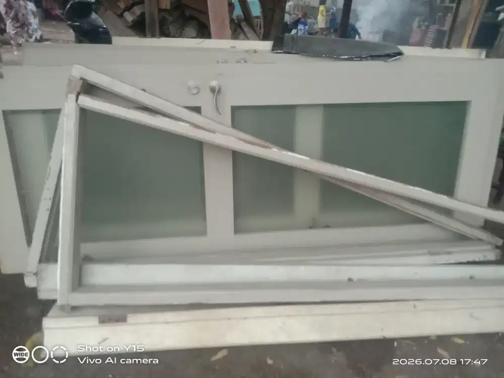 Jual cepat pintu pintu dan kusen bekas bongkaran