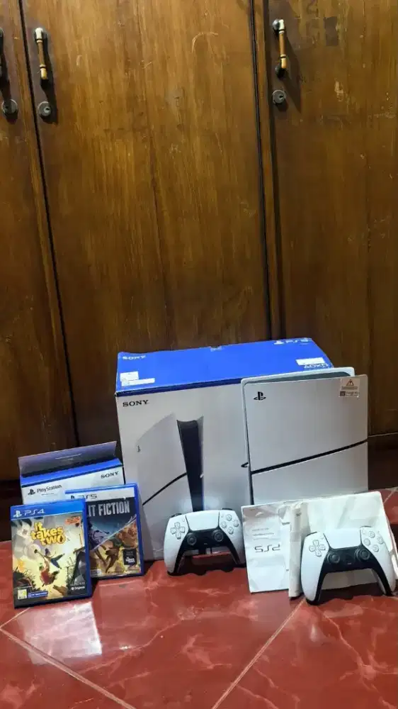 PLAYSTATION 5 (white)