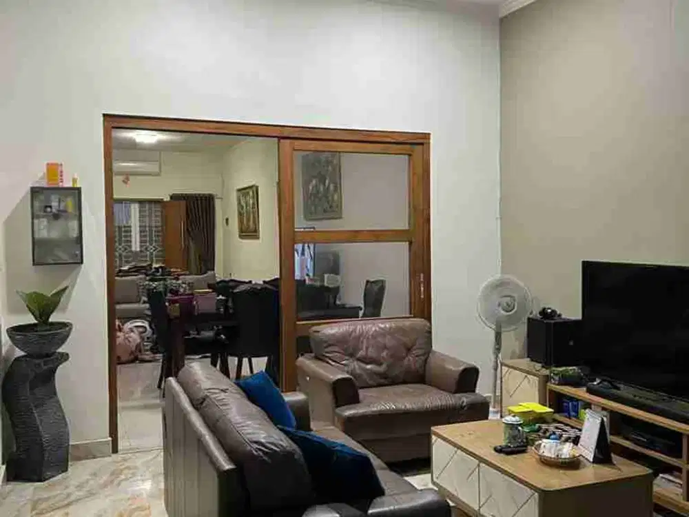 DIJUAL RUMAH BAGUS TERAWAT STRATEGIS LOKASI JOGLO