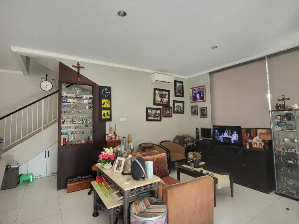 Rumah Hadap Selatan dengan 3 Carport di Discovery Bintaro AZ-15919