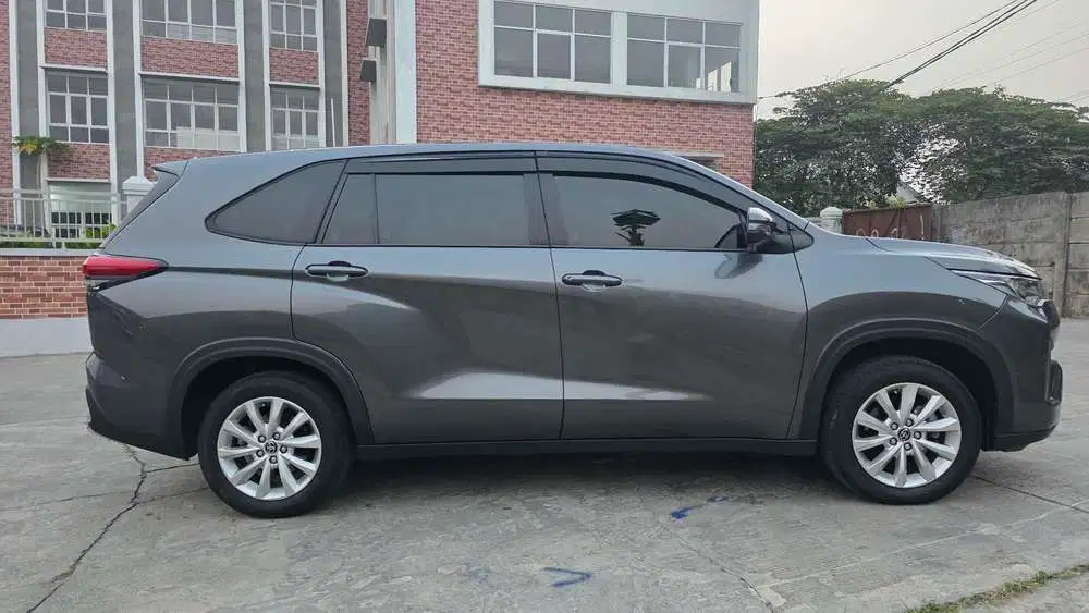 Toyota Kijang Innova 2023 Bensin