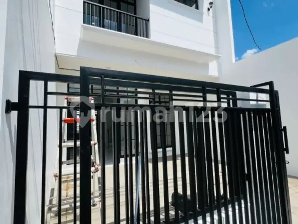 Rumah Modern Kencana Loka Sektor 12.5