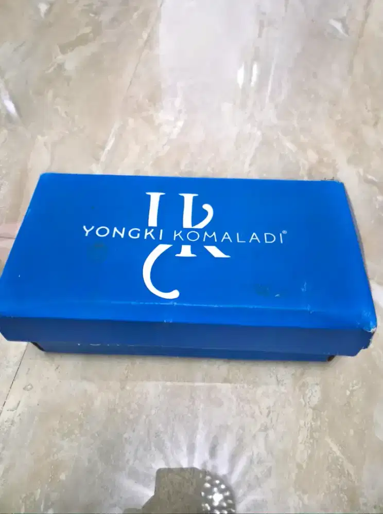 Kardus Bekas Sepatu Box Yongki Komaladi