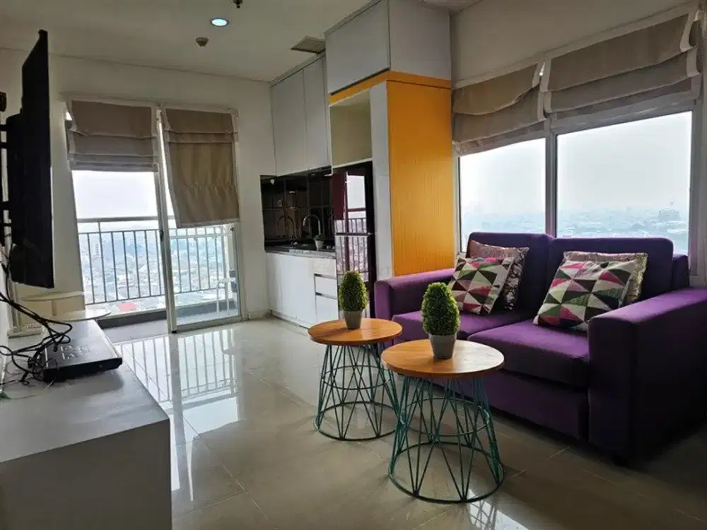 Furnished Interior Homey, Disewa 2BR Madison Park 52m2 Dekat Central Park & Tribeca, View Pool City, Dekat APL Tower Jakarta Barat
