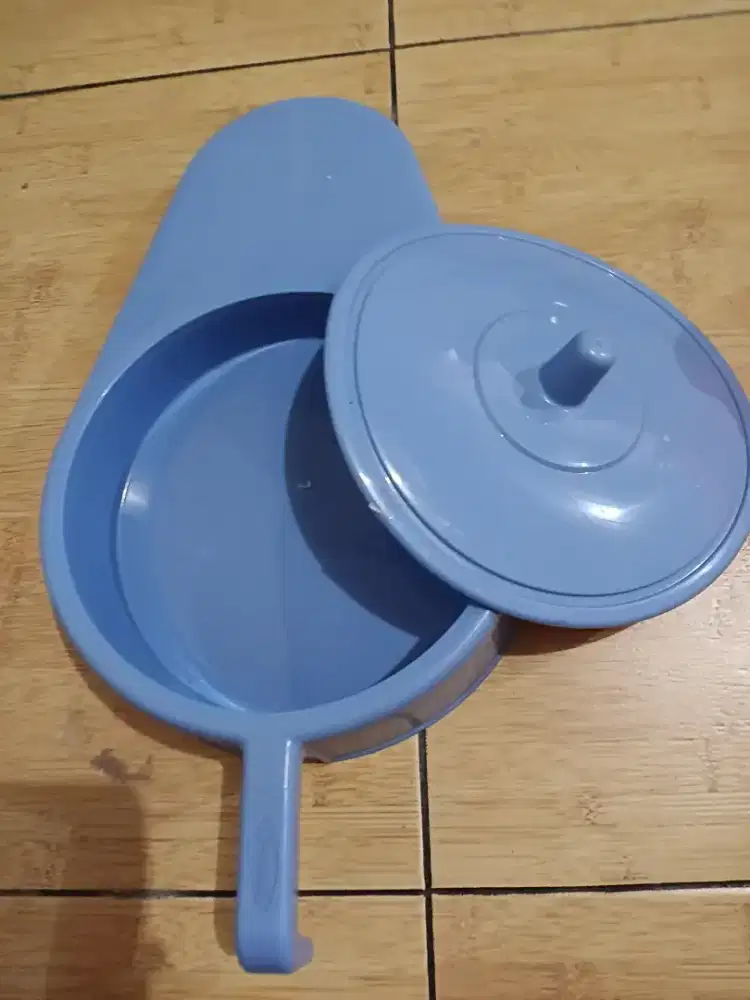 Pispot plastik bedpan merk Onemed