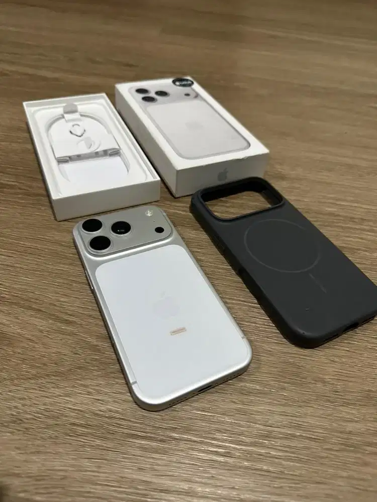 Iphone 17 pro 256gb silver iBox bh 100% on 2027 +  asuransi by cermati