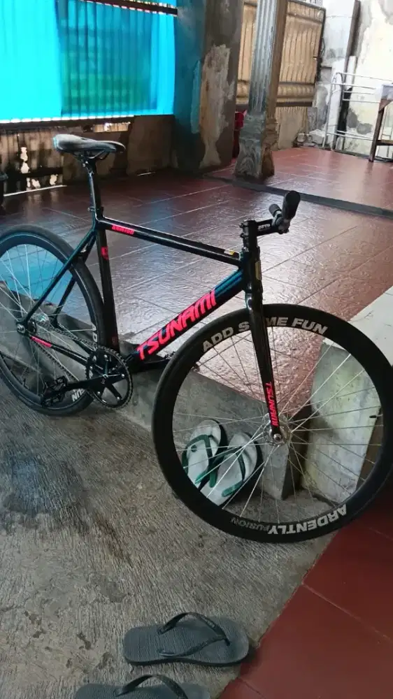 jual sepeda fixie fullbike tsunami snm100 masih baru jarang di pake