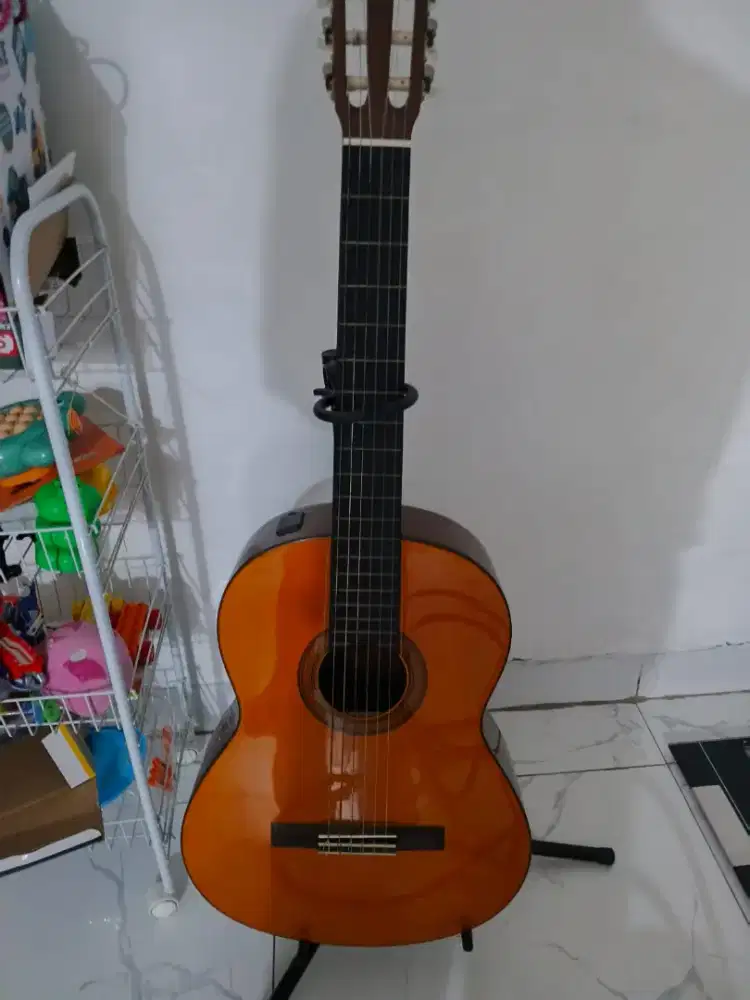 Dijual Gitar Yamaha CGX 102 kondisi like new