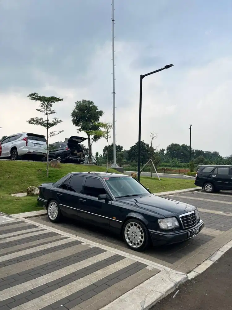 Mercy W124 E220 mp AT tahun 1995 juall cepaat