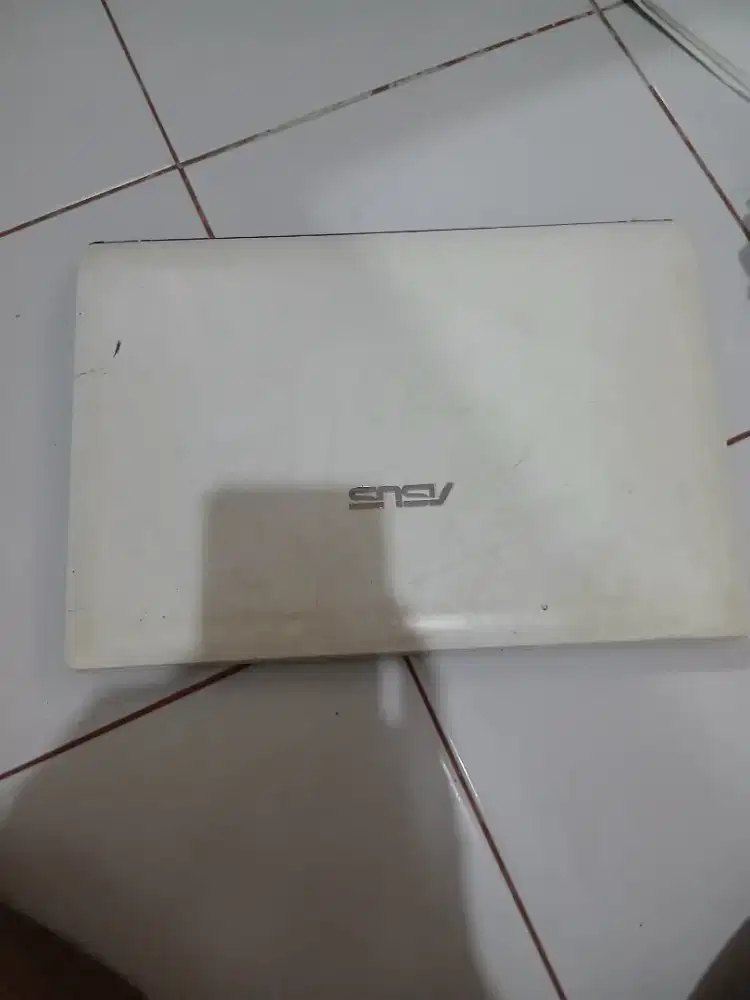 Di jual.laptop merk asus