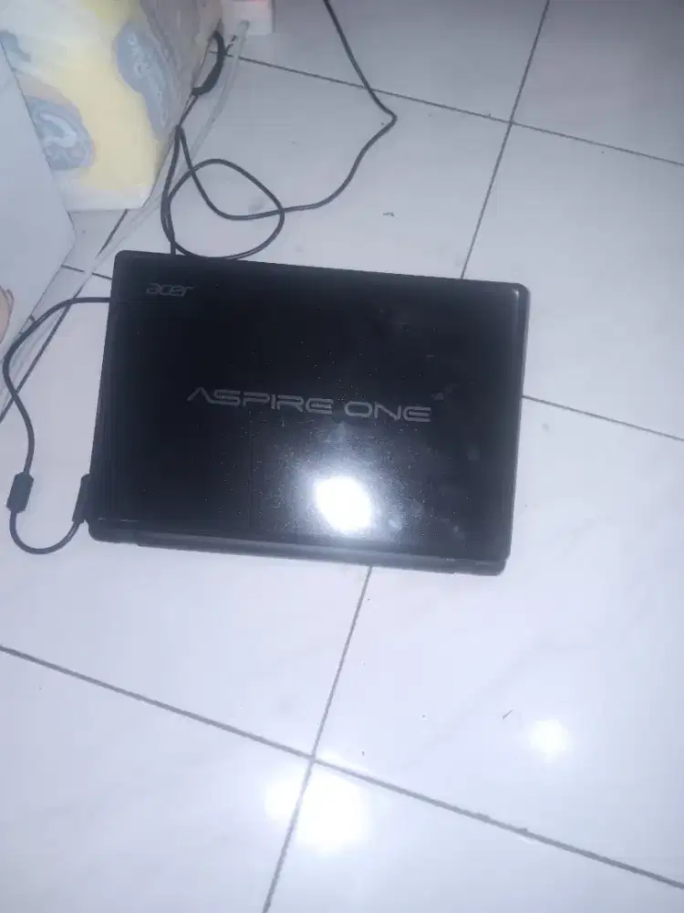 Dijual cepat laptop acer aspire one 725