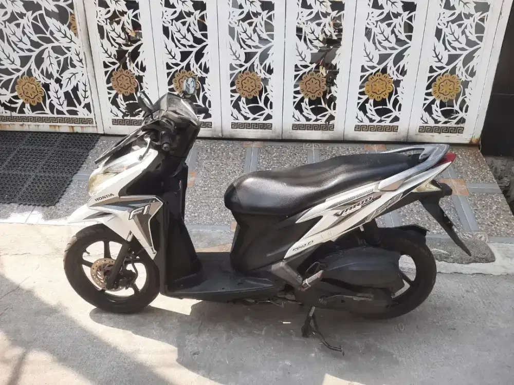 Honda Vario Old 125 2013 KZR ss lengkap mesin bagus pajak hidup,Bekasi