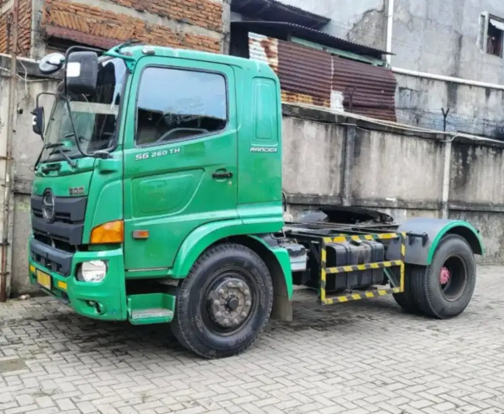 Hino Tracktor Head 500