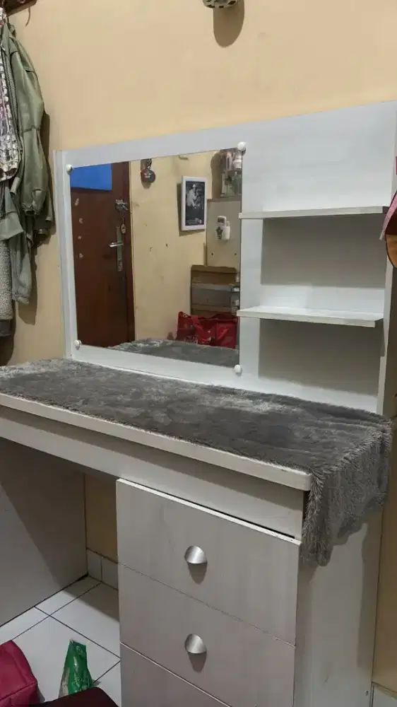 Meja rias buat di kamar