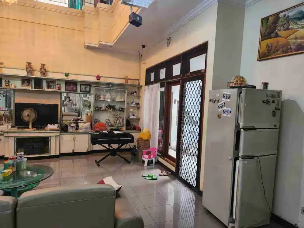 Dijual Murah Rumah 2 lantai di Araya 1 Surabaya