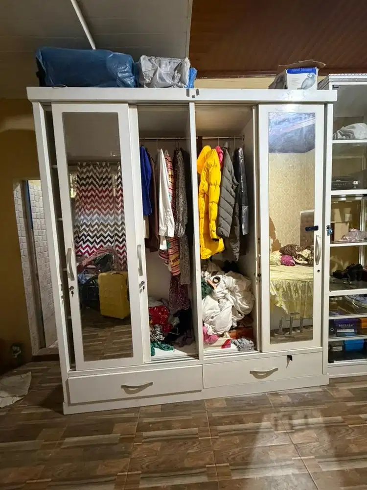 Lemari jumbo 4 pintu
