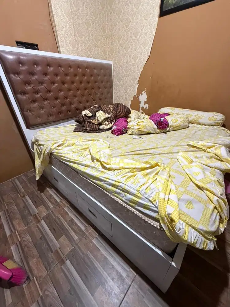 Tempat tidur jumbo masih berpelastik