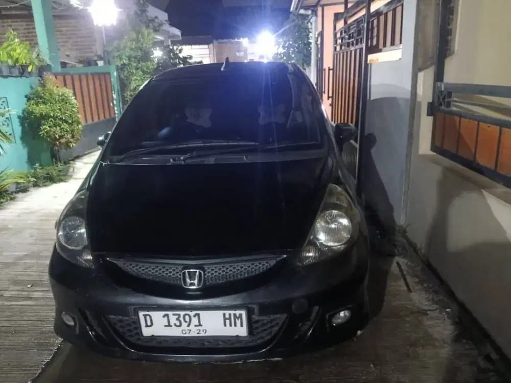 Jual mobil Honda jazz 2005