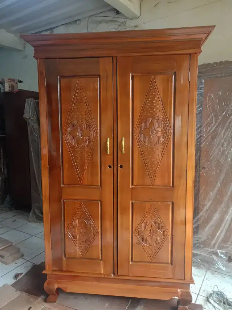 Lemari kayu full jati bekas dah mepamin