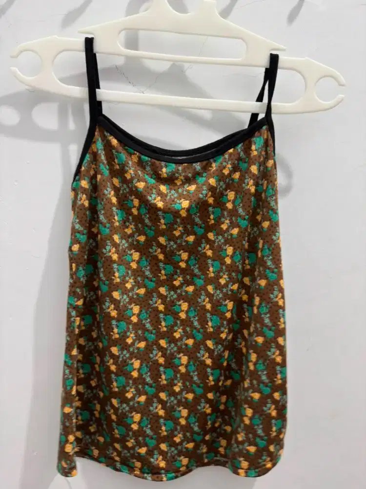 Atasan dan Tank Top Wanita