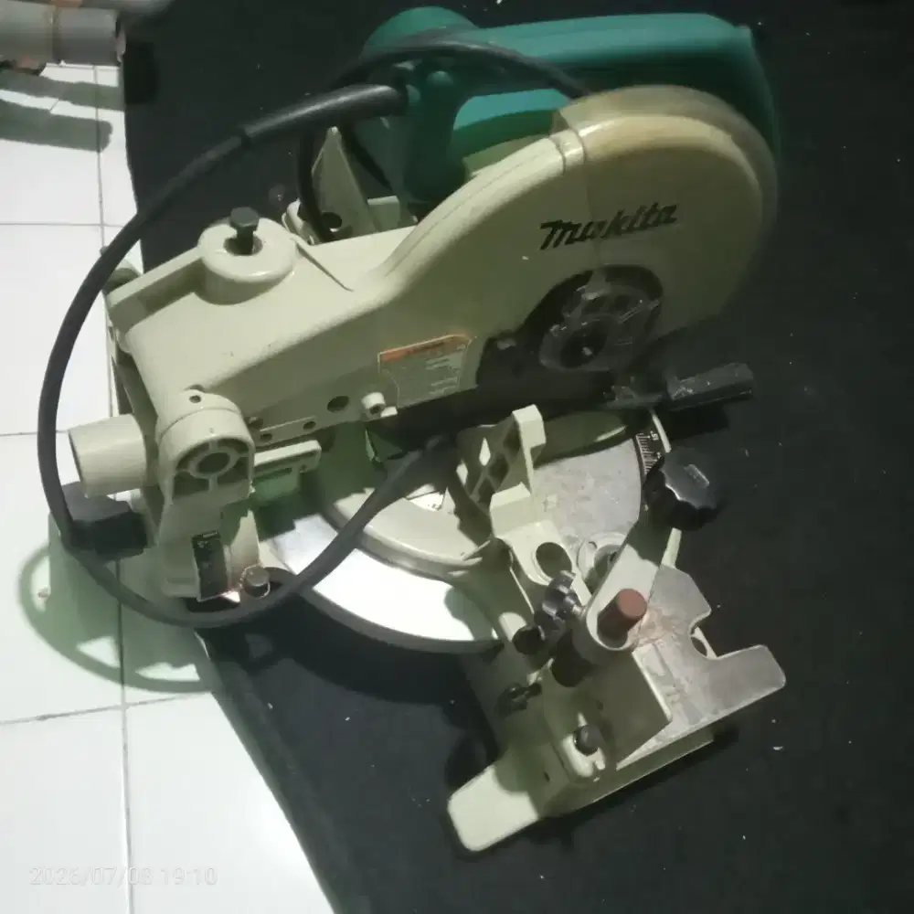 Mesin potong alumunium merk makita 10 inch