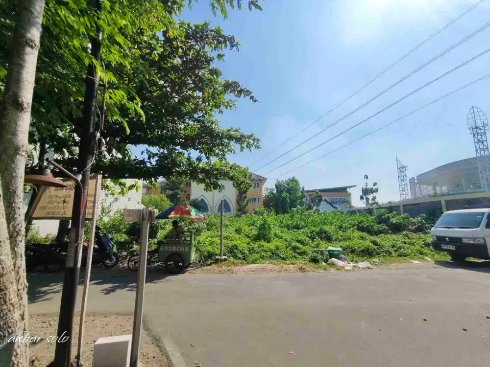 tanah cantik area kampus ums
