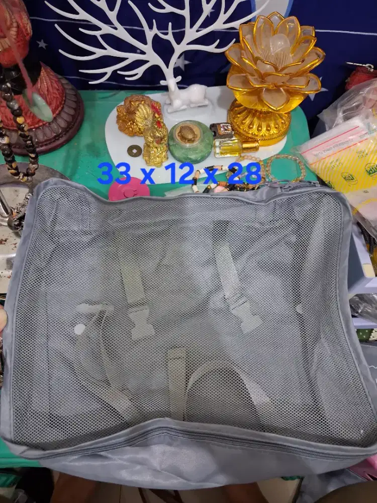 Tas travel bag organiser
Uk 33 x 22 x 28 warna abu-
Abu bag zipper to