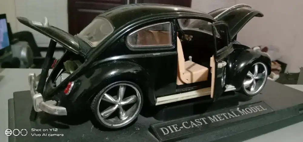 VW BEATLES / DIECAST SKALA 1:18