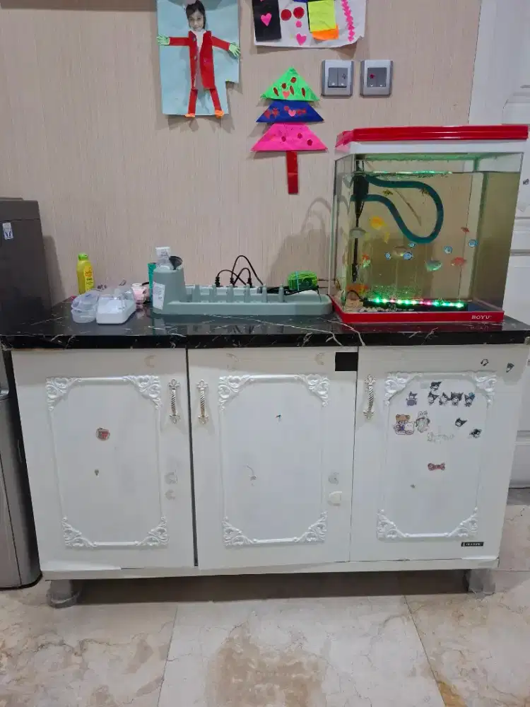 Lemari serba guna 3 pintu
