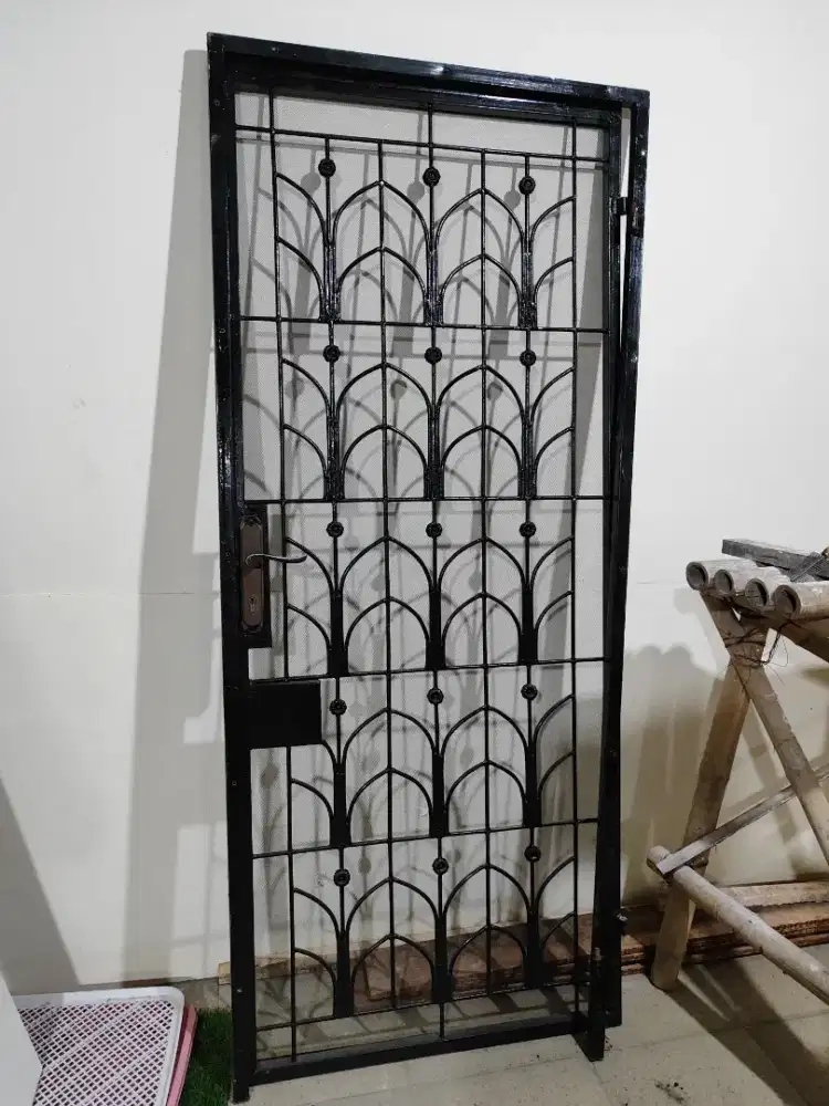 Pintu kawat anti nyamuk 1set+kusen bekas kondisi masih bagus terawat