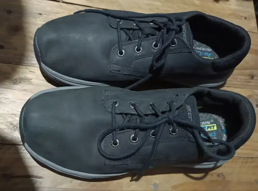 Sepatu Kulit Sketchers 45