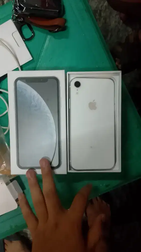 IP XR white 64gb