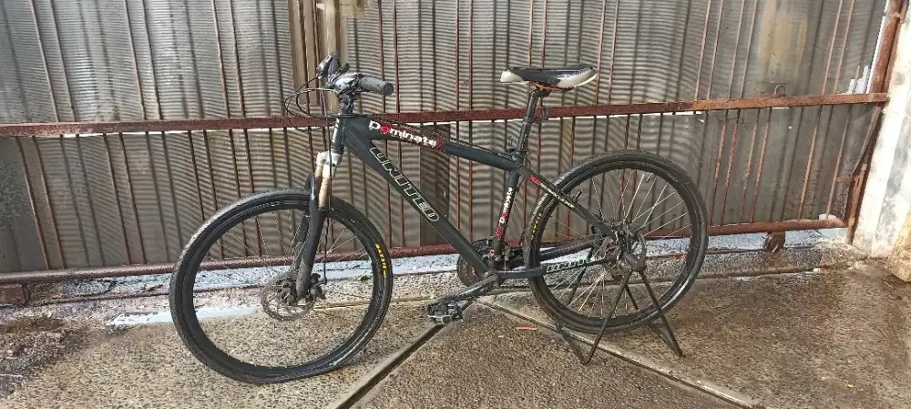 MTB Hybrid United Dominate XC M 26 Shimano Alivio Ban Maxxis