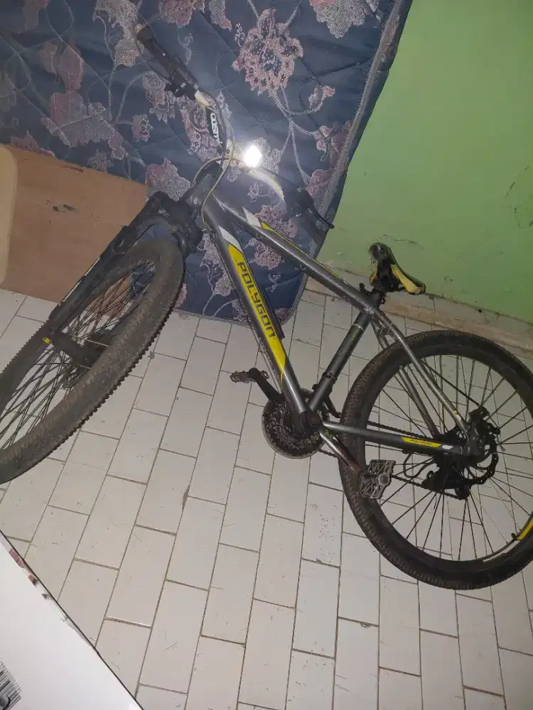 Poligon menaruh 4