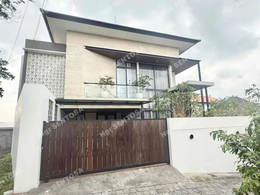 RUMAH MEWAH LIVING WORLD GATSU TIMUR