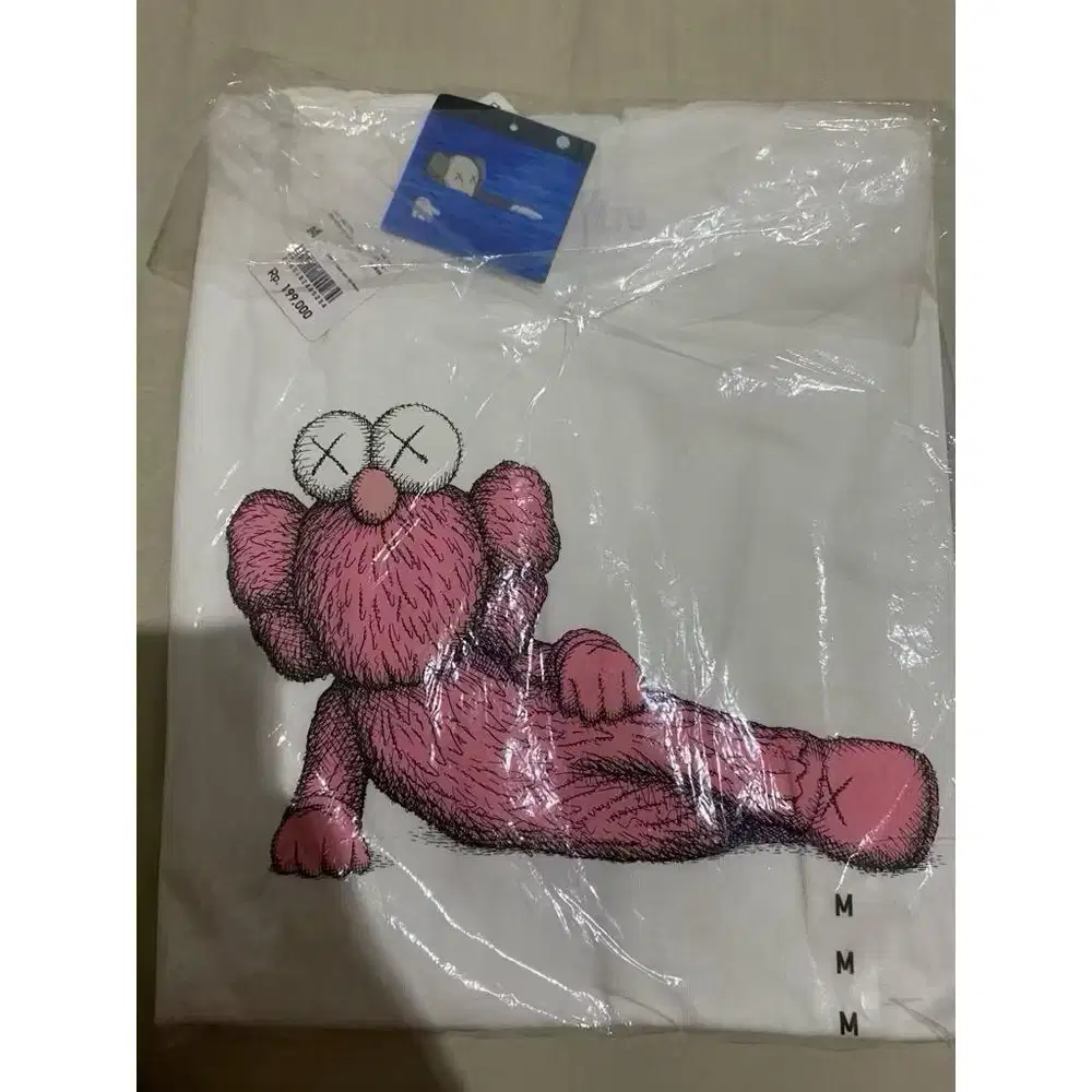 Kaos Uniqlo UT Kaws T Shirt New With Tag. Size M