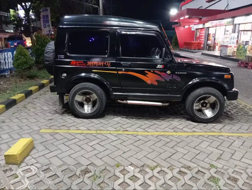 dijual katana kondisi sangat terawat...