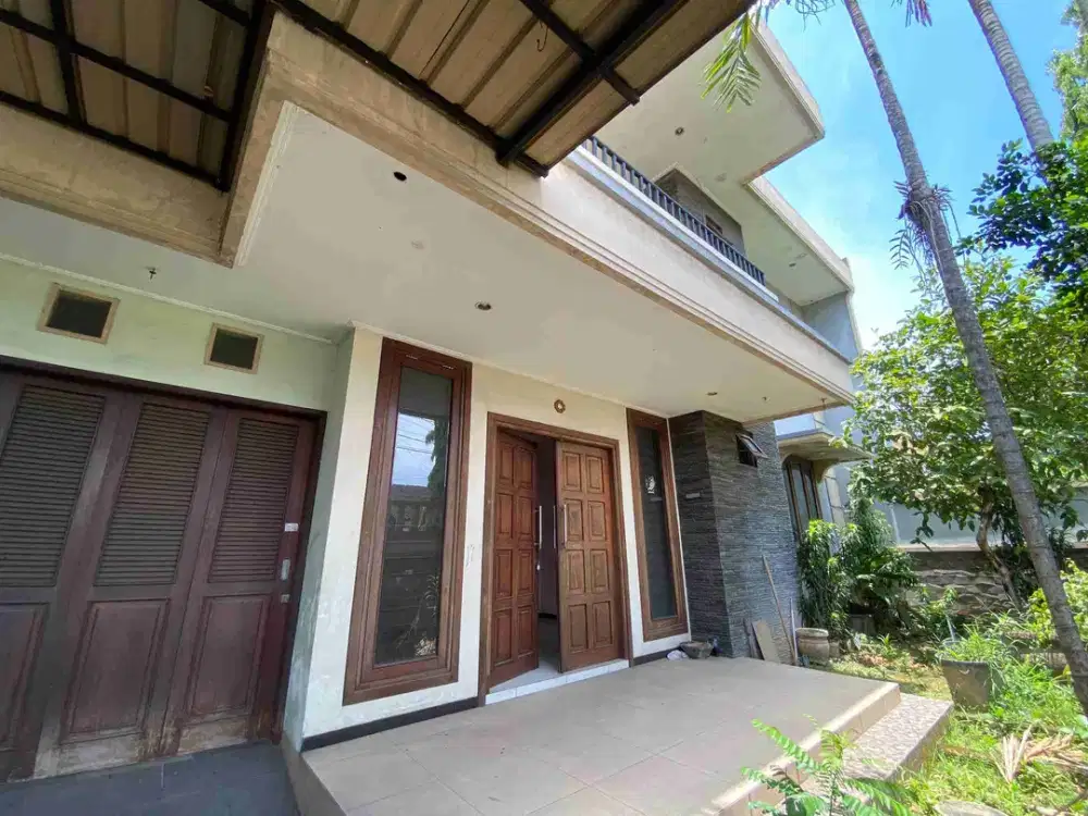 rumah lantai 2 gatot subroto