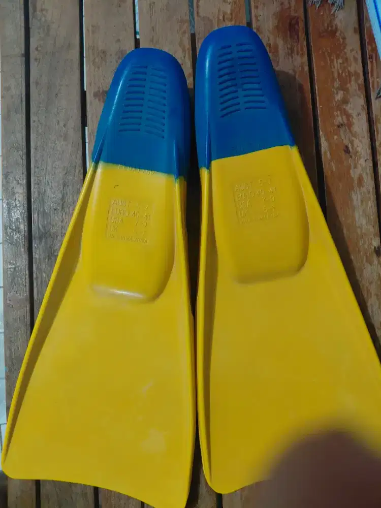 Pin made in malaysia ukuran 40-41 kuning skripsi biru