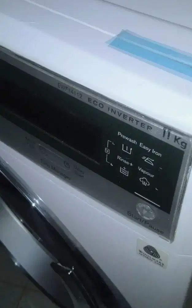 Jual cepat Bu mesin cuci tabung depan Electrolux 11kg model touchscren