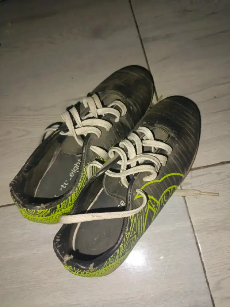 Sepatu untuk futsal