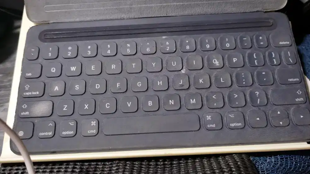 smart keyboard original apple max 10.5 inch