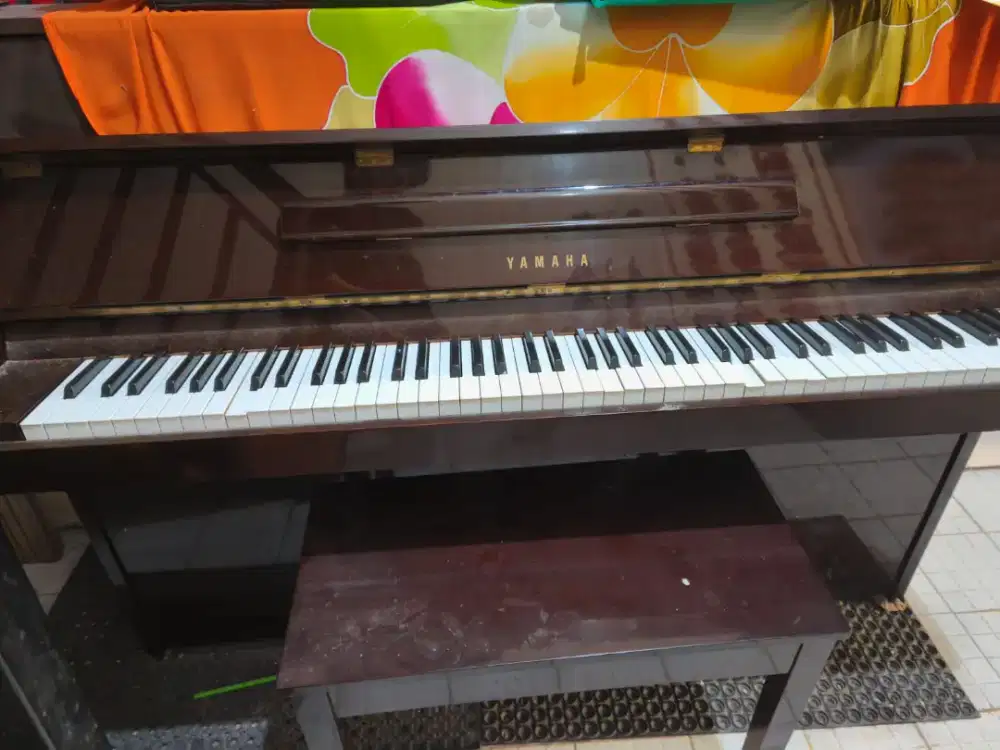 Piano Yamaha U1