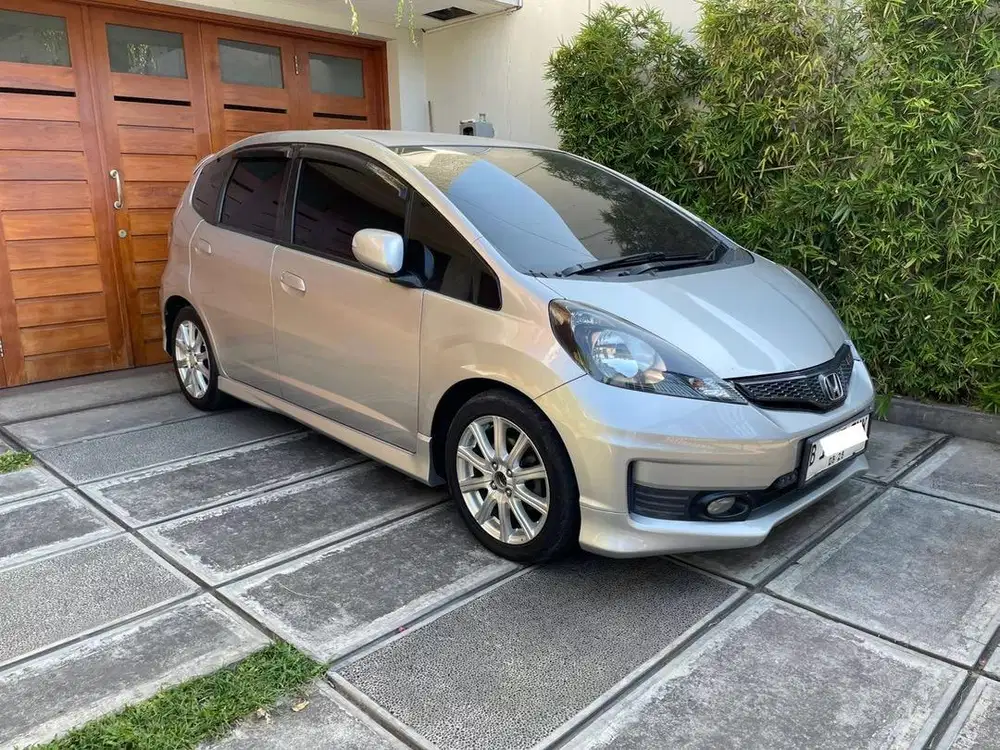 Dijual Jazz RS GE 8 2013 Warna Silver Metalik