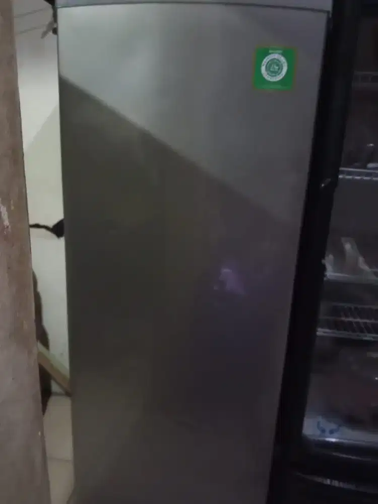 kulkas es batu 8 rak