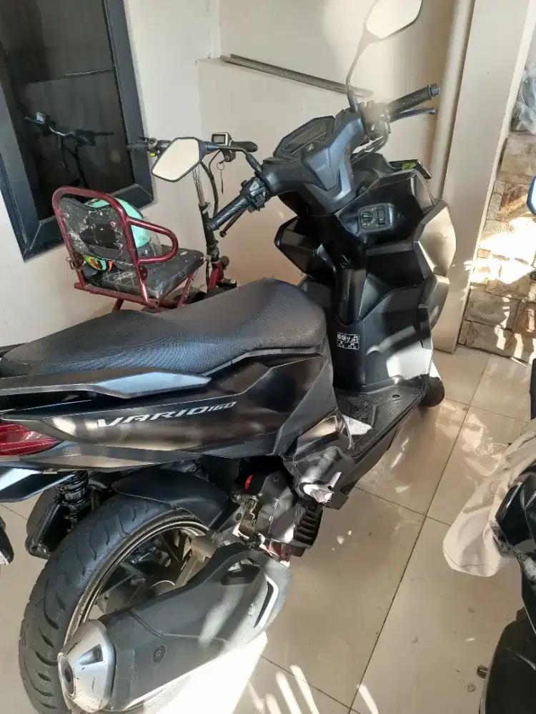 Vario 160 hitam