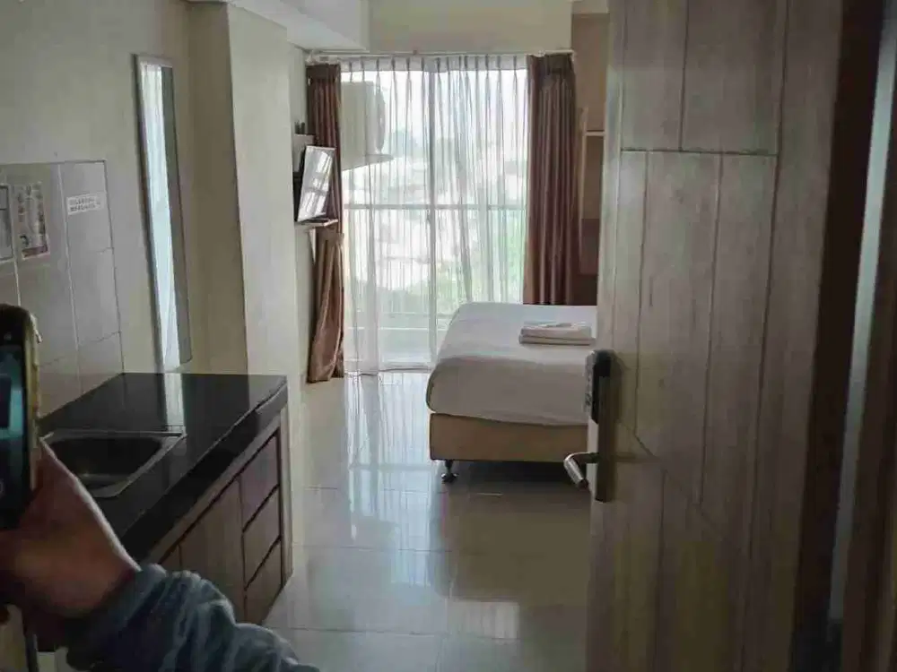 DIJUAL – Apartemen Full Furnished View Pool di Daan Mogot
