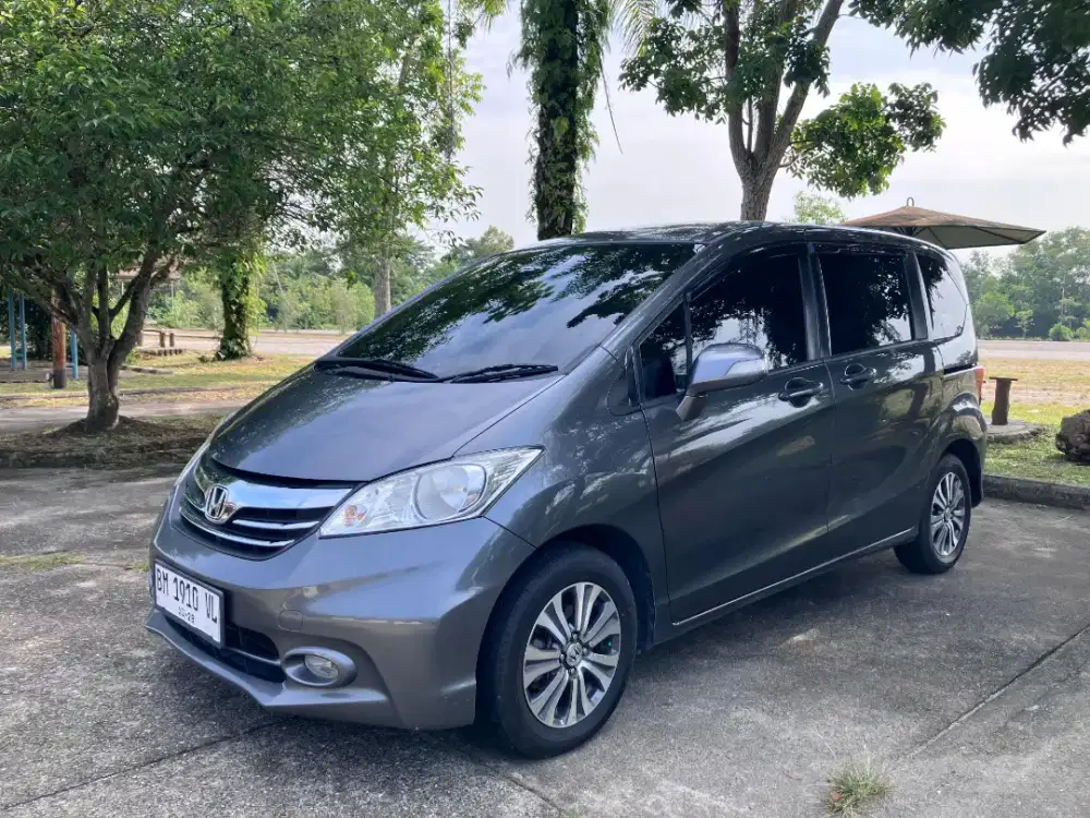 Honda Freed E, PSD 2013 Warna Abu