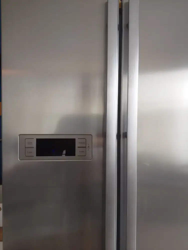 Jual kulkas 2 pintu samping Samsung masih bagus jarang dipake